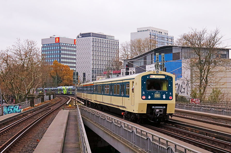 Der Museumszug 472 262 im Hamburger Dammtorbahnhof