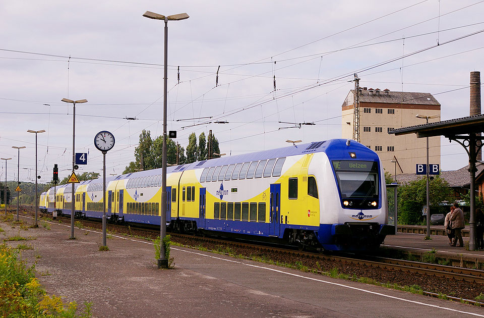 Ein Metronom im Bahnhof Elze