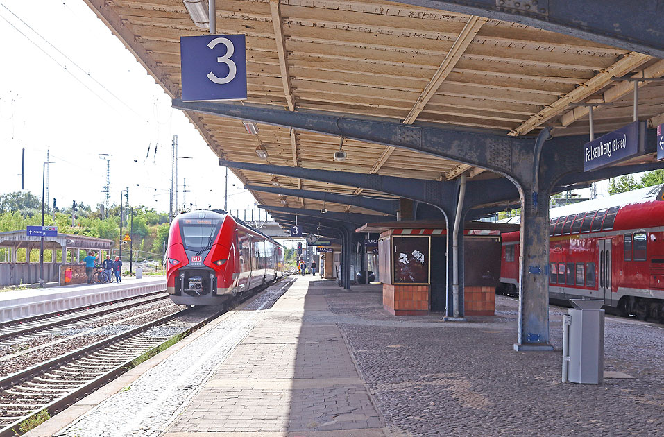 Der Bahnhof Falkenberg (Elster) mit einem 463