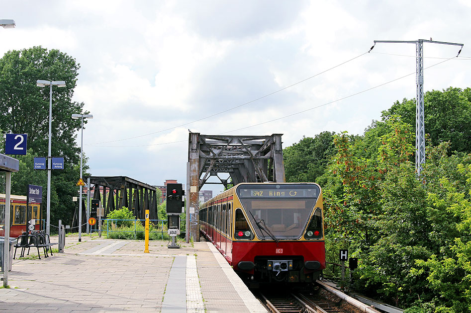 Der Bahnhof Storkower Stra&szlig;e der Berliner S-Bahn