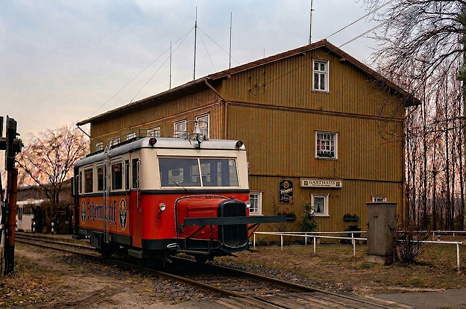 Der T 141 Wismarer Schienenbus im Bahnhof L&uuml;chow S&uuml;d
