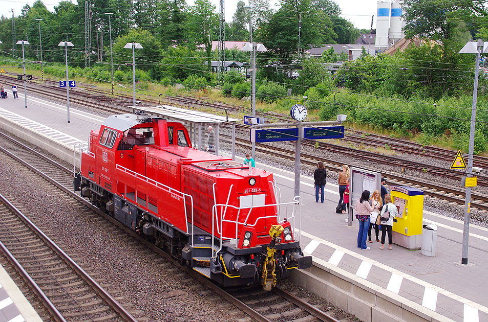 Eine Gravita Lok im Bahnhof  Tostedt