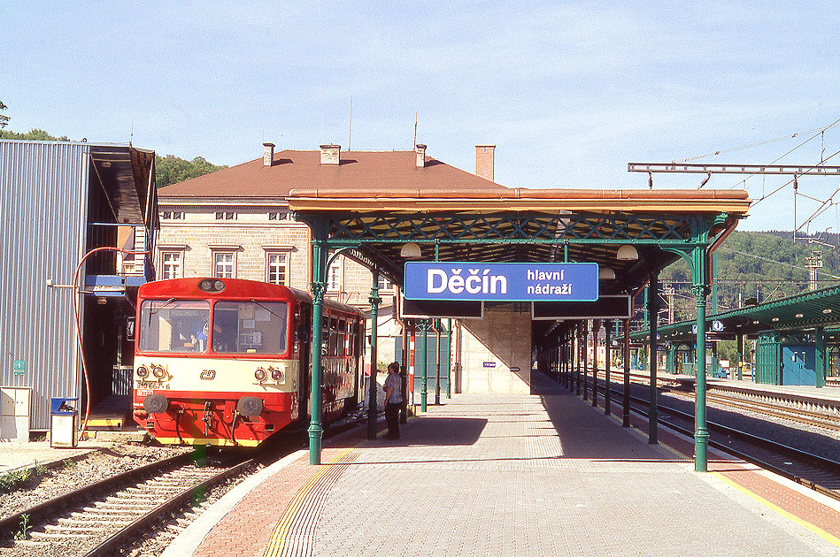 Die CD Baureihe 810 - die Brotb&uuml;chse - im Bahnhof Decin