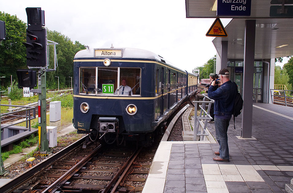Der Museumszug  471  082 der Hamburger S-Bahn in Ohlsdorf