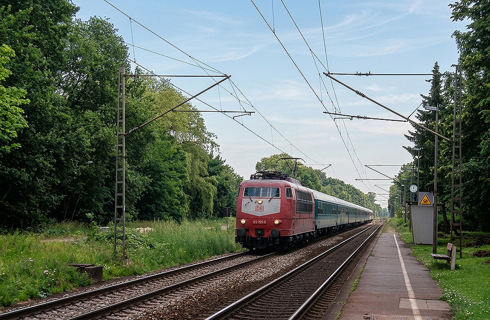 Die DB Baureihe 103 im Bahnhof Prisdorf
