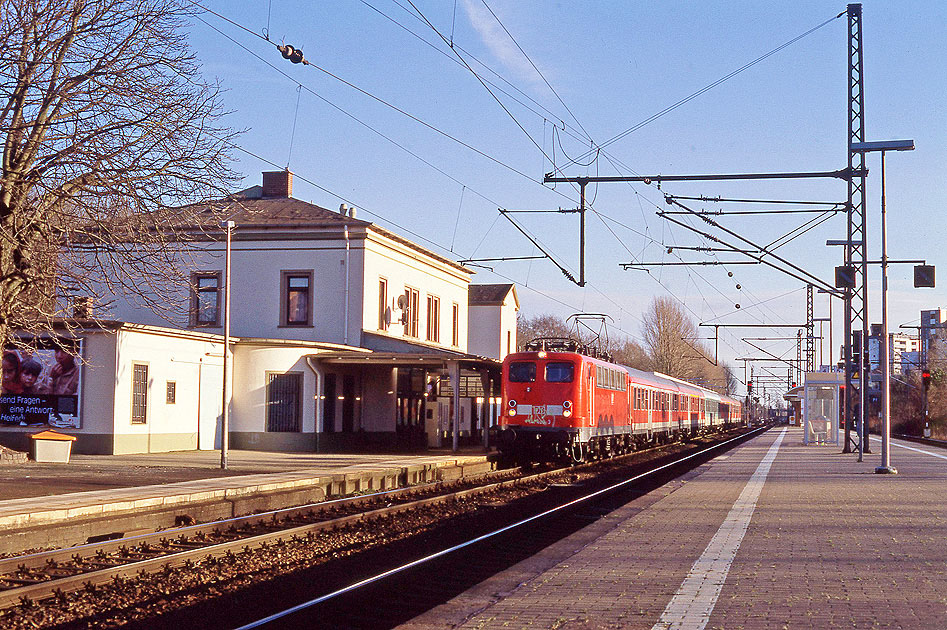 Die 141 428-3 im Bahnhof Pinneberg