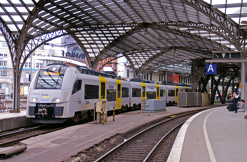 Ein Transregio Triebwagen in K&ouml;ln Hbf