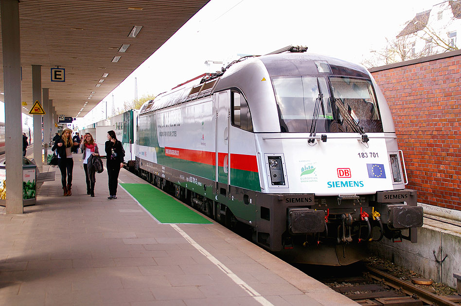 Der Zug der Ideen im Bahnhof Hamburg-Altona