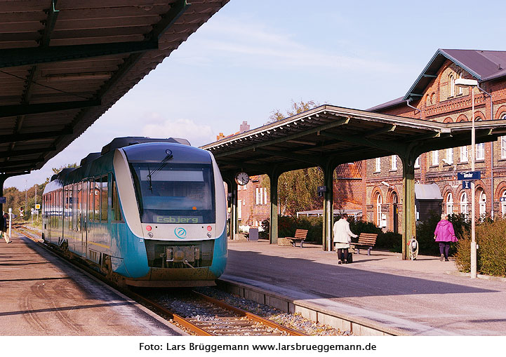 Ein Arriva Lint im Bahnhof Tondern / Tønder