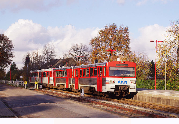 AKN Bahnhohf Hasloh mit VT2E und VTA