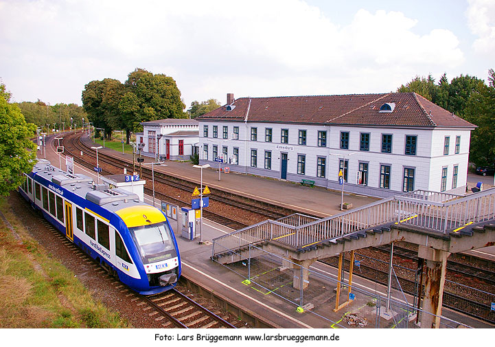 Ein HEX-Triebwagen im Bahnhof Vienenburg