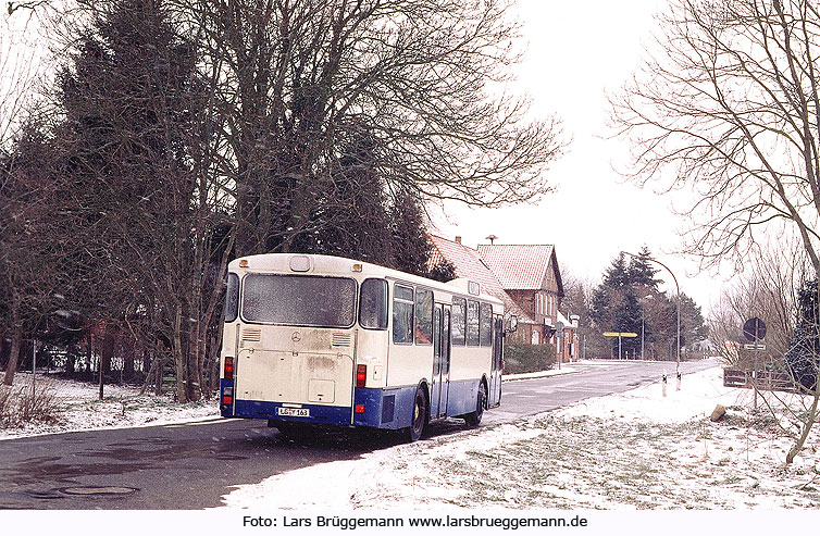 Ein Mercedes O 305 an der Haltestelle Dahlenburg Bahnhof