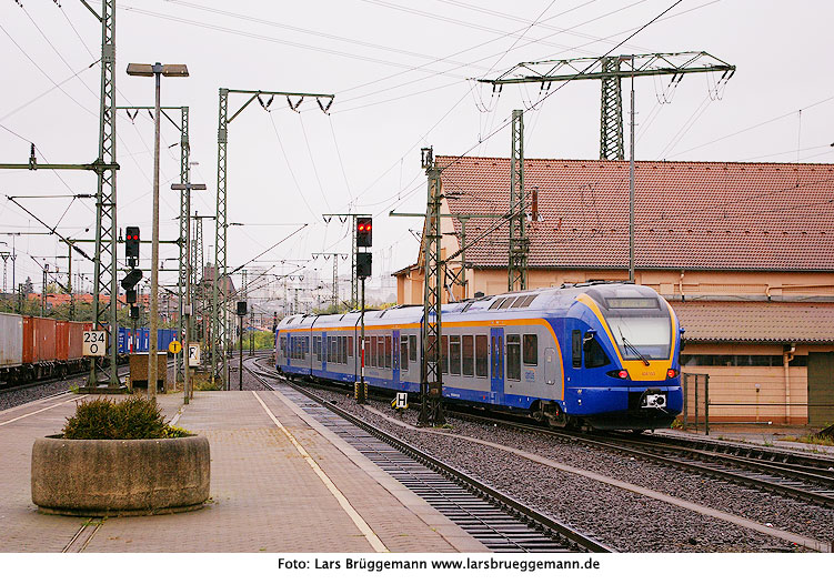 Cantus Flirt Triebwagen im Bahnhof Fulda