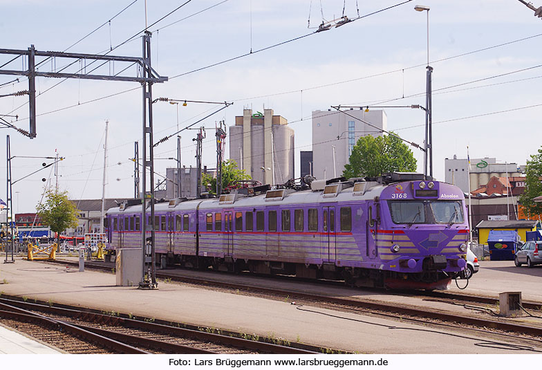 Elektro-Triebwagen in Schweden im Bahnhof Kalmar