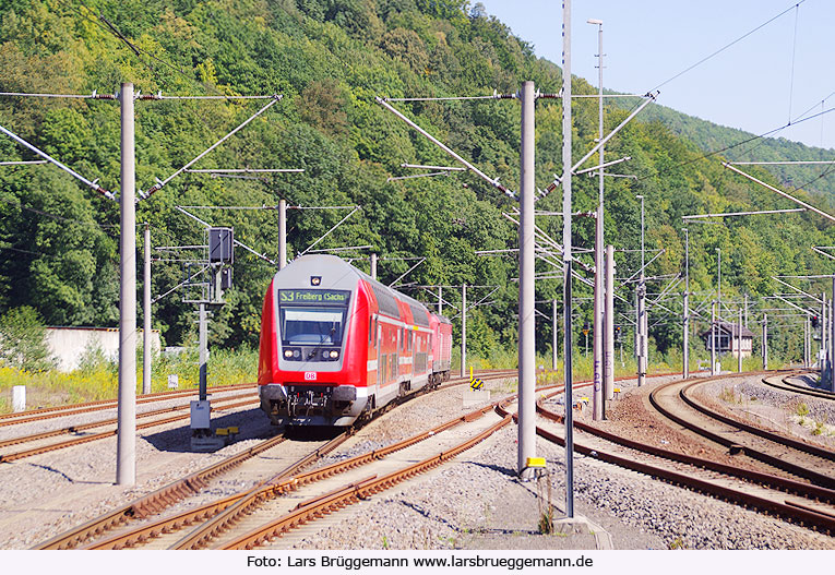 Eine S-Bahn in Tharandt - Bahnhof an der Sachsen Franken Magistrale