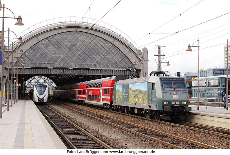DB Baureihe 146 mit Werbung für das Schloss Wackerbarth in Dresden Hbf