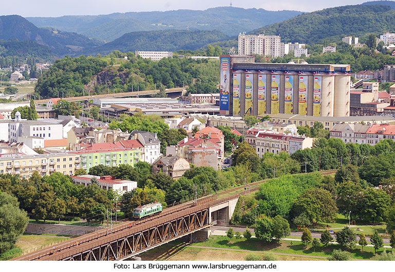 Die PKP Lok ET22-1177 in Usti nad Labem auf der Elbbrücke