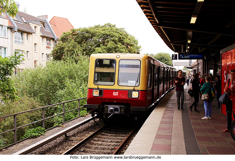 Ein 485 im Bahnhof Berlin-Pankow