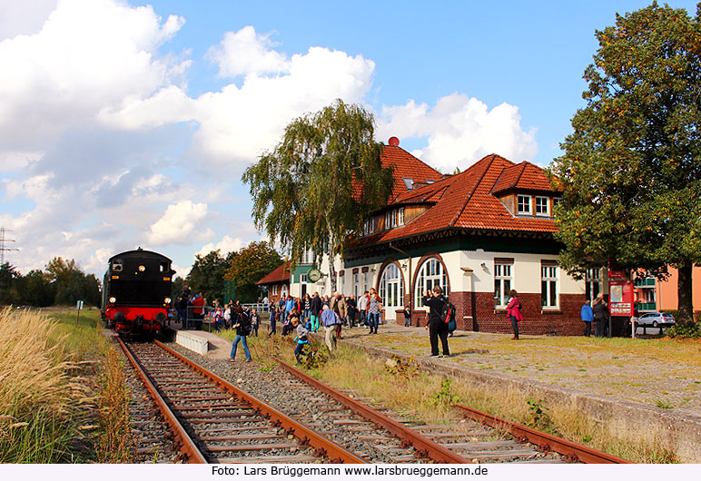 Der Bahnhof Geesthacht mit der Dampflok Karoline