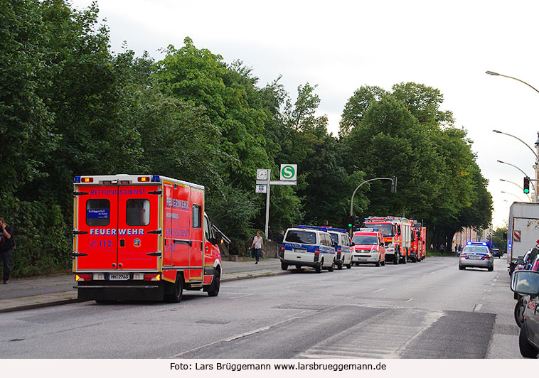 Feuerwehr- und Polizeieinsatz im S-Bahn Bahnhof Königstraße