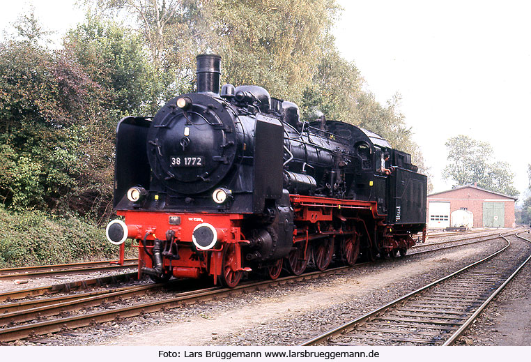 Die Dampflok 38 1772 rangiert in Harsefeld Süd