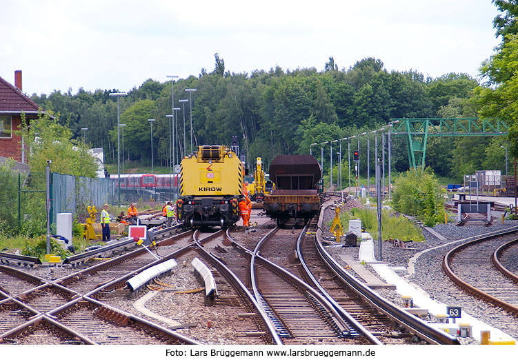 S-Bahn Ohlsdorf Gleisbaurbeiten mit Kranwagen