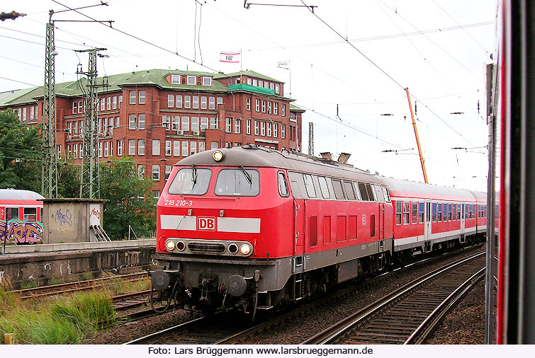 DB Baureihe 218 in Hamburg hinter der Oberhafenbrücke