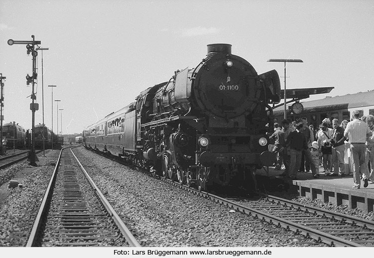 Die 01 1100 im Bahnhof Niebüll