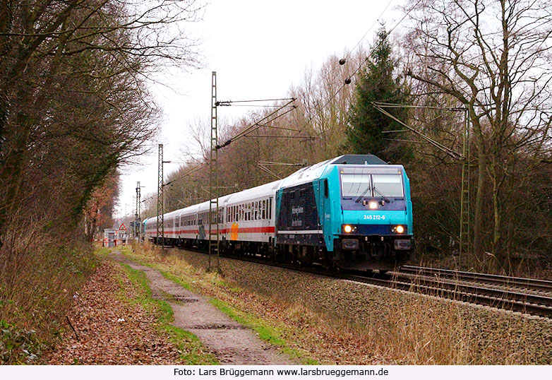 Foto Baureihe 245 in Prisdorf mit Marschbahnzug