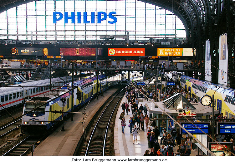 Eine Metronom-Lok der Baureihe 246 in Hamburg Hbf