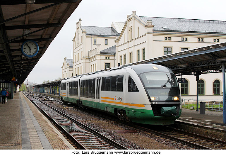 Ein Trilex Desiro Triebwagen im Bahnhof Zittau