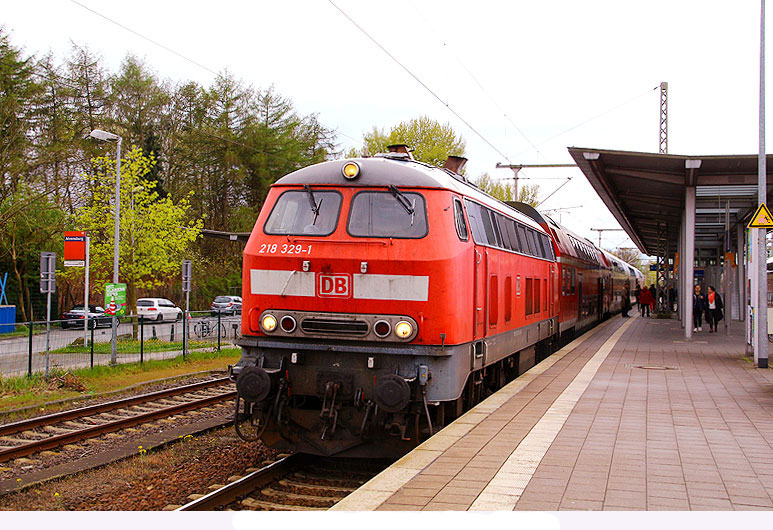 DB Baureihe 218 im Bahnhof Ahrensburg