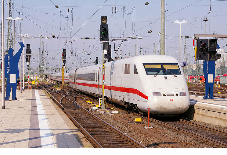 Ein ICE 1 in Frankfurt am Main Hbf