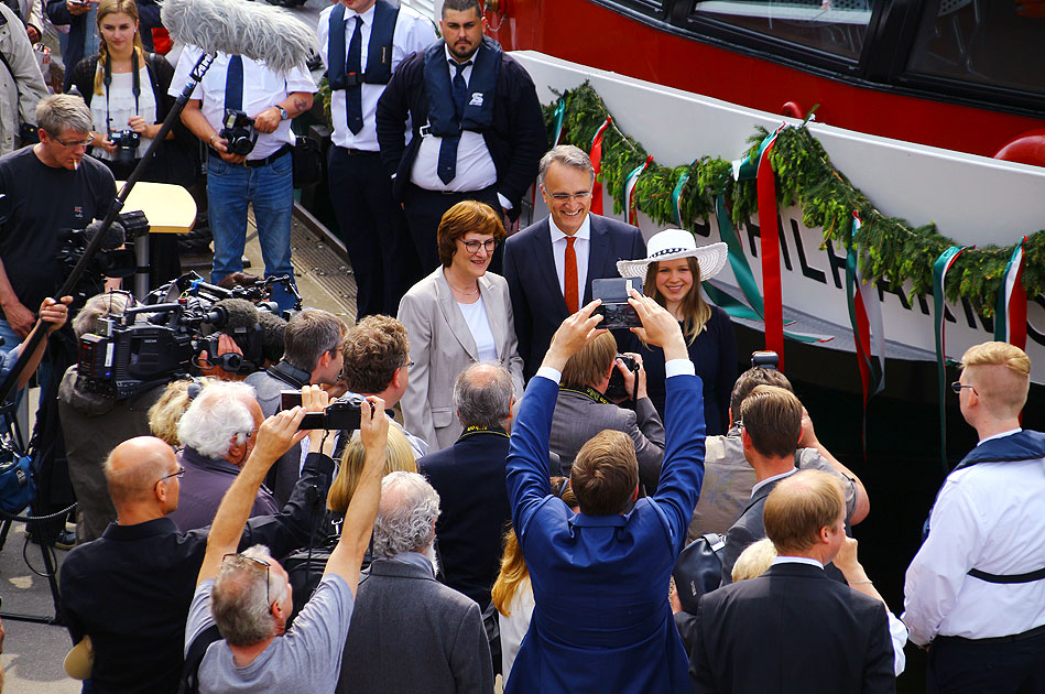 Staatstrat Andreas Rieckhof und HADAG-Vorständin Gabriele Müller-Remer