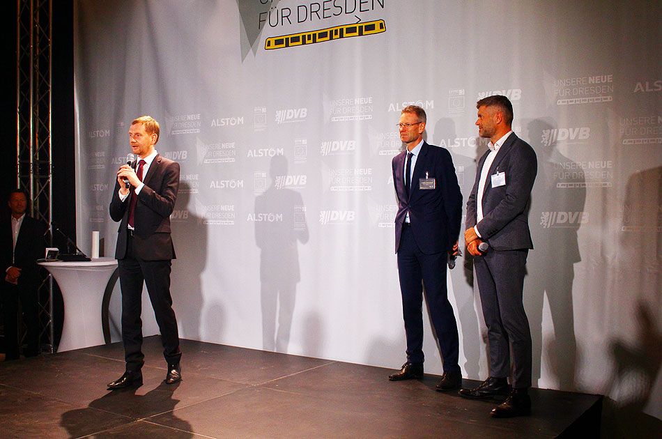 Ministerpräsident Michael Kretschmer, DVB-Vorstand Andresas Hemmersbach und DVB-Vorstand Lars Seiffert