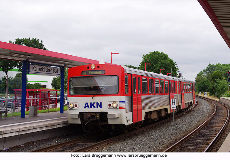AKN VT2E Triebwagen im Bahnhof Kaltenkirchen Süd