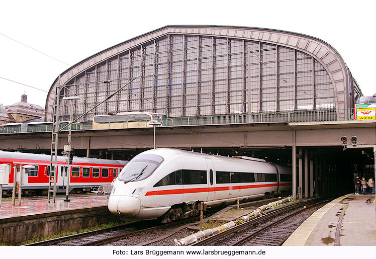 Ein ICE vor dem Hamburger Hbf