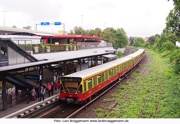 S-Bahn Bahnhof Heidelberger Platz in Berlin