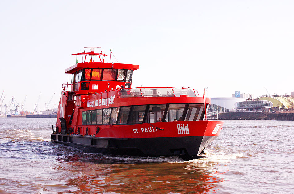 HADAG Schiff St. Pauli an den Landungsbrücken in Hamburg