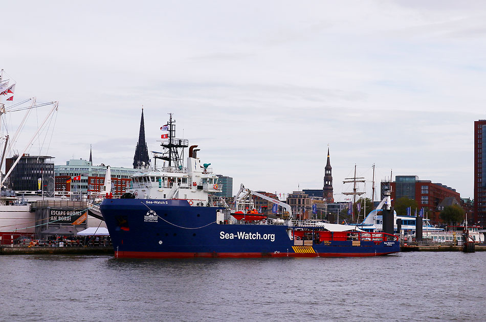 Das Rettungsschiff Seawatch 5 im Hamburger Hafen