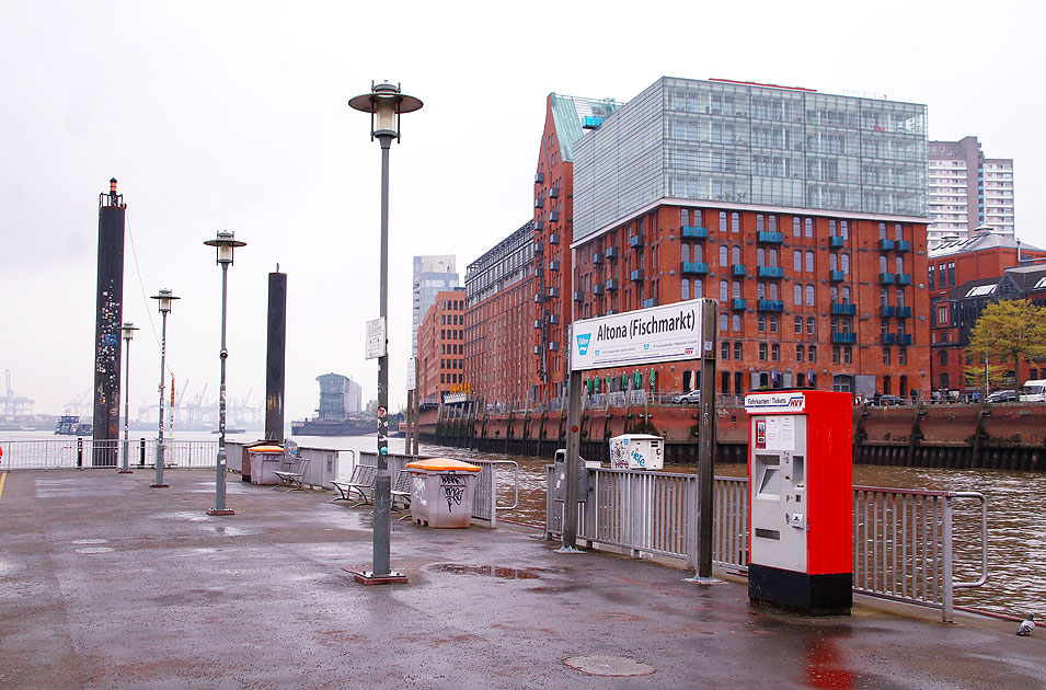 De Anleger Altona Fischmarkt von der HADAG in Hamburg