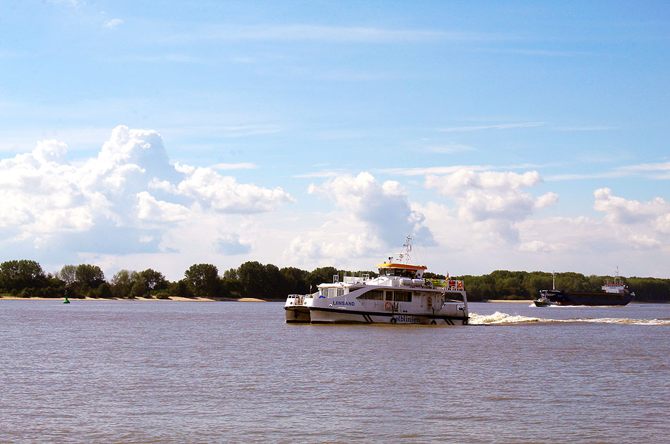 Das Schiff Liinsand der Elblinien in Wedel