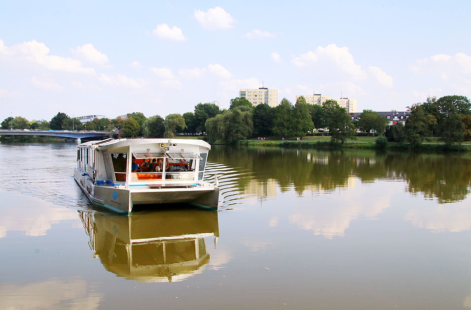 Das Solarschiff Solaris auf dem Aasee in Münster