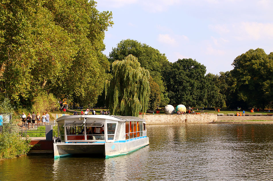 Das Solarschiff Solaaris in Münster auf dem Aasee