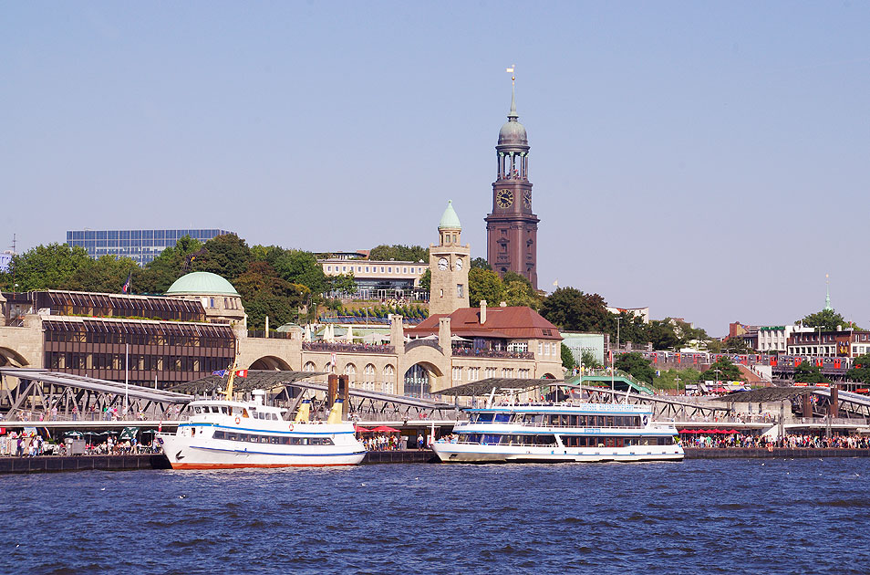 Die St. Pauli Landunsbrücken in Hamburg