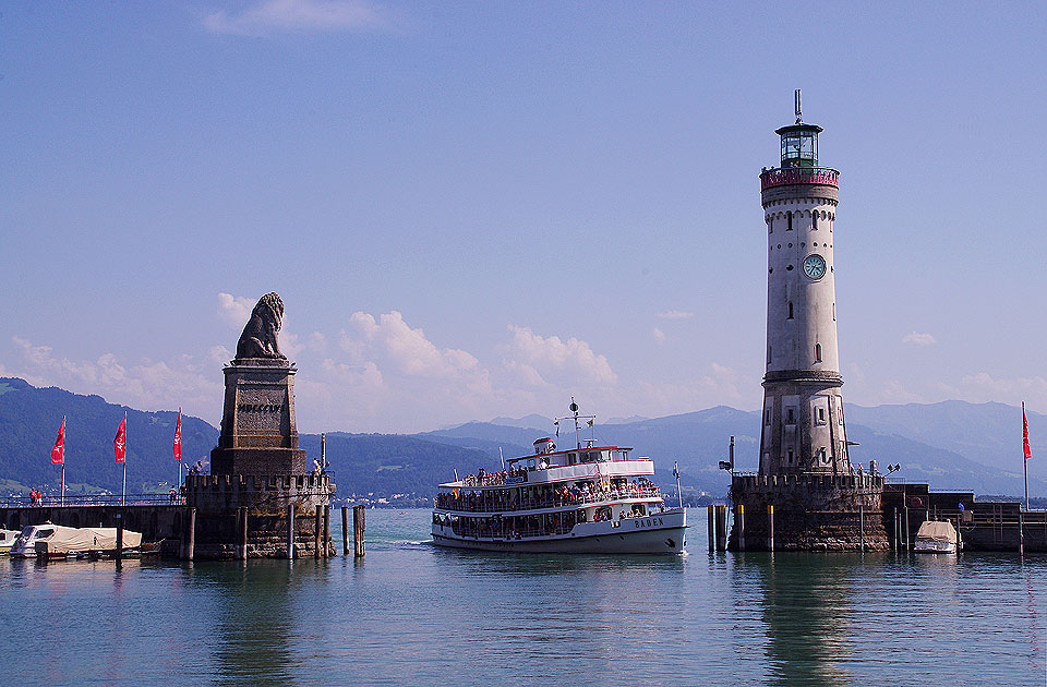 Das Schiff Baden der BSB im Hafen Lindau am Bodensee