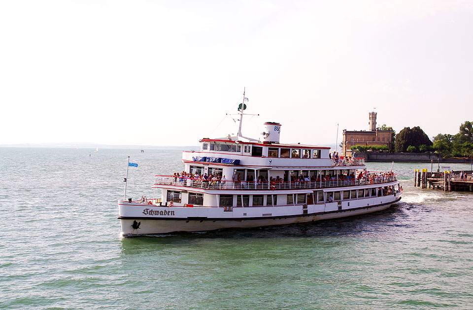 Das Schiff Schwaben auf dem Bodensee in Langenargen