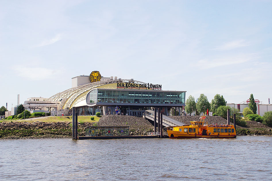 Hamburg Reiseführer und Tourismus: Das Theater im Hafen mit dem König der Löwen