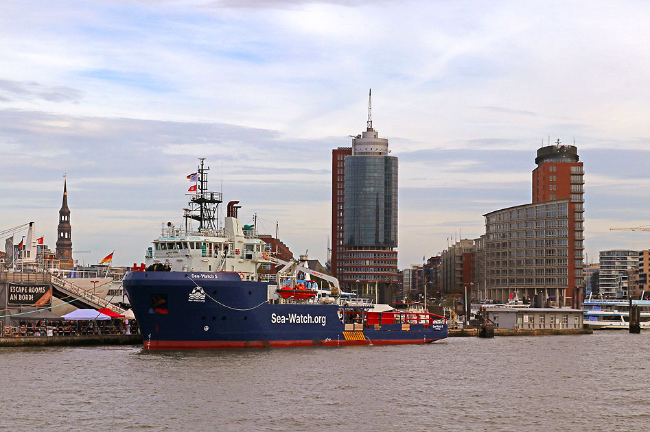 Die Seawatch im Hamburger Hafen