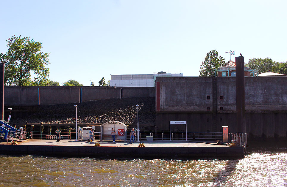 Der Anleger Köhlbrandhöft im Hamburger Hafen